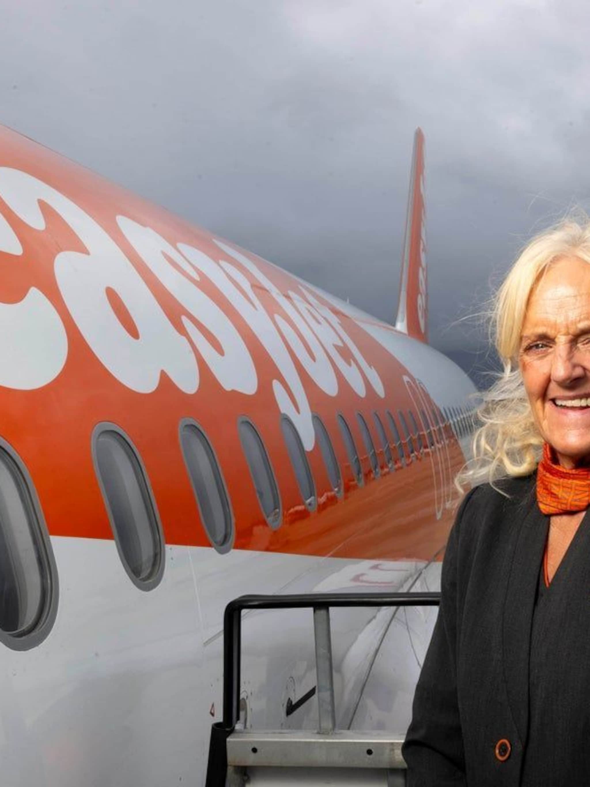 arbeidsmarkt easyjet werft vijftigplussers cabinepersoneel