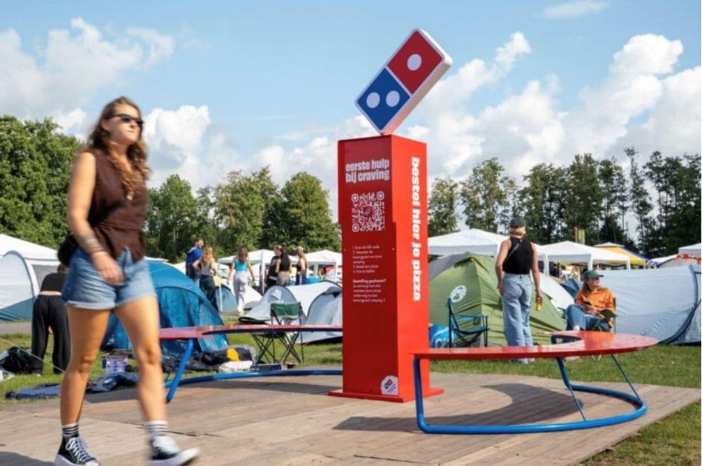 Domino’s op de camping van Lowlands. Domino's
