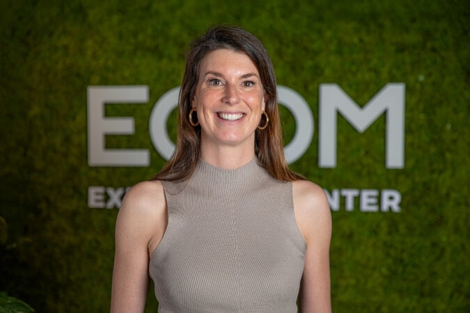 Anneke Kamphuis, CEO van het moederbedrijf van onder meer EasyToys, greep direct in toen een loonkloof zichtbaar werd.