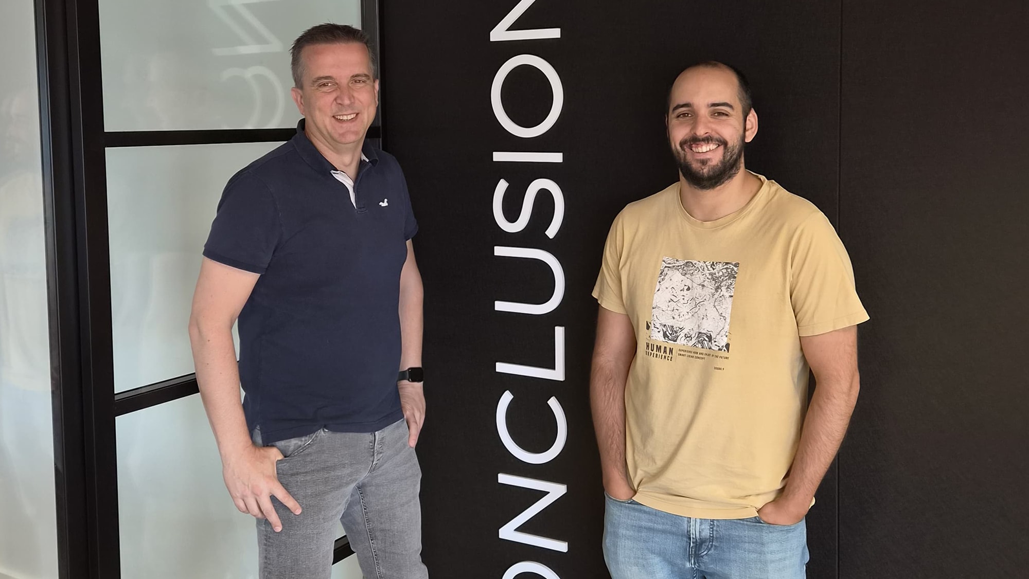 Resource manager Robert Hondorp (links) en senior developer Igor Almeida werken samen in het internationale team van myBrand Conclusion.