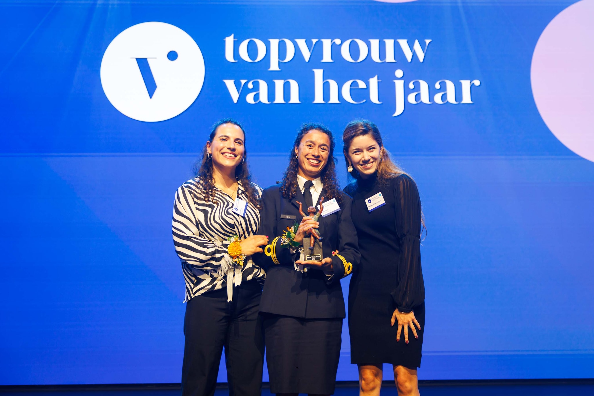 Cato Ploem, winnares Maite Spel en Marjolein Karsmakers tijdens de uitreiking. Stichting Topvrouw van het jaar