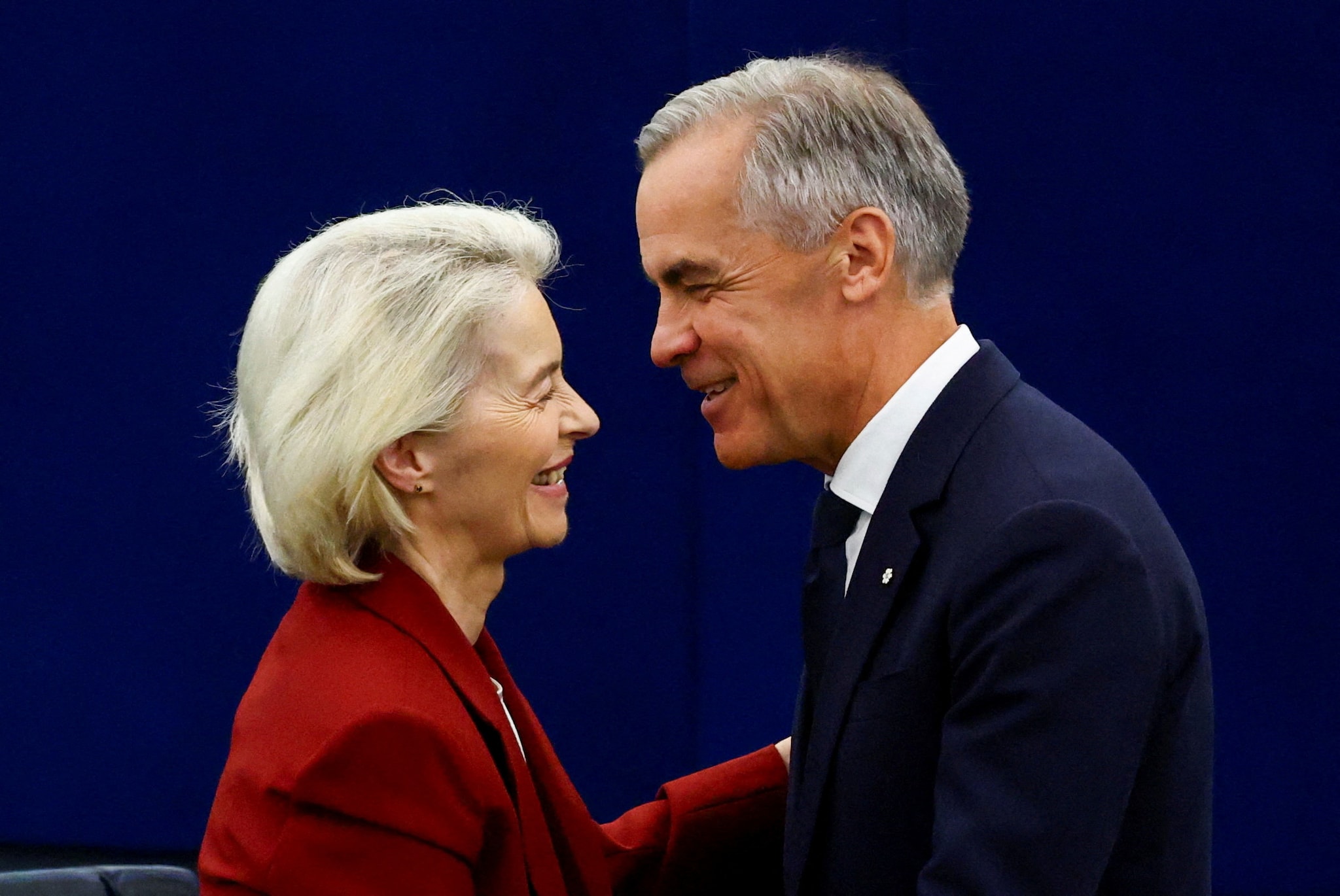 De Canadese premier Mark Carney en Ursula von der Leyen, na zijn recente speech voor het Europese Parlement in Strasbourg. Reuters.