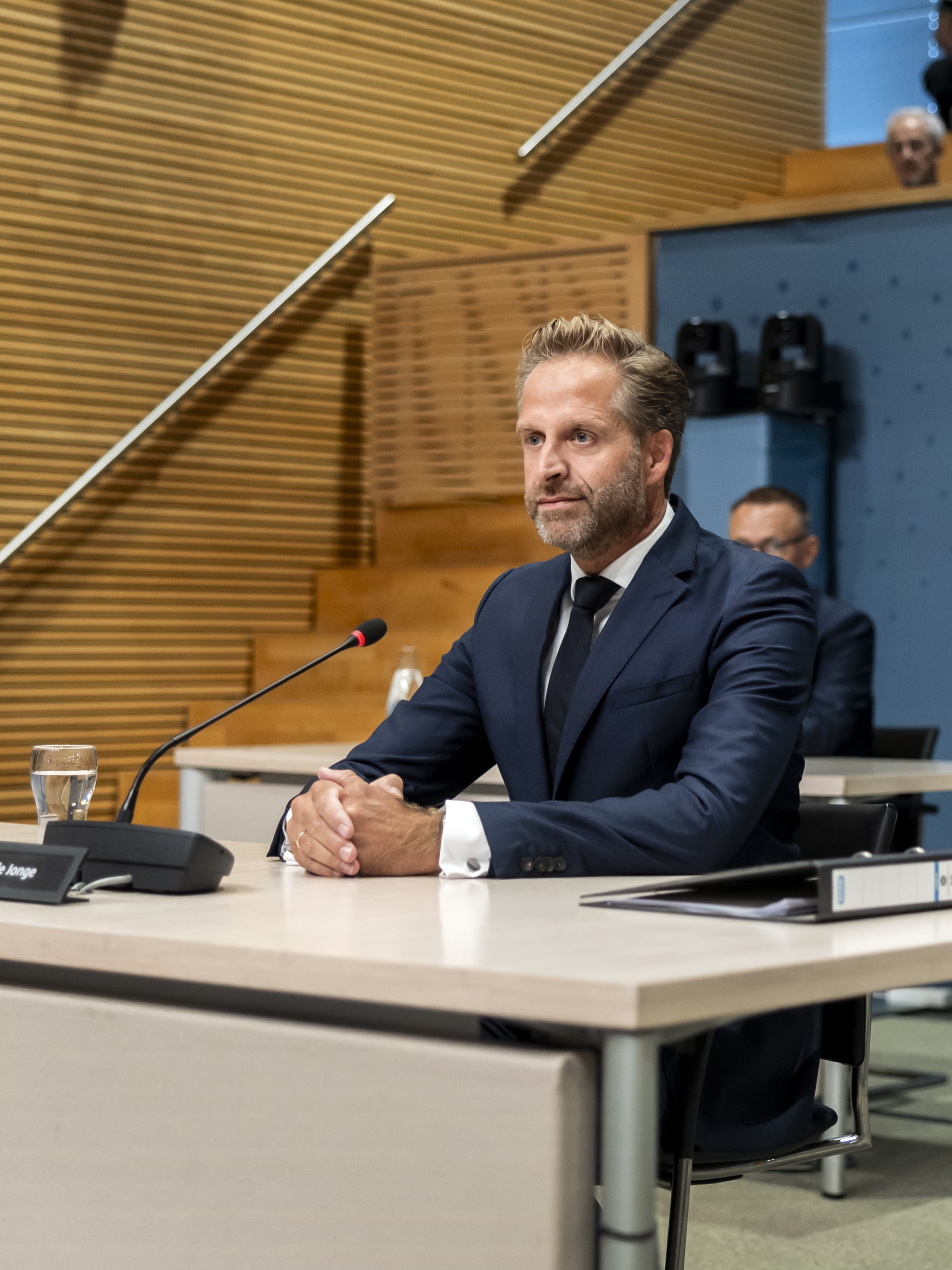 incidentele huilbui slaande deur in boardroom en huiskamer
