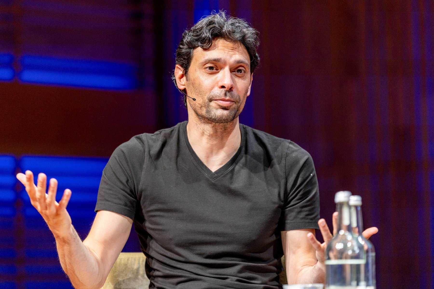 Ali Niknam, CEO van Bunq, eerder deze maand bij een seminar in muziekgebouw aan het IJ in Amsterdam.