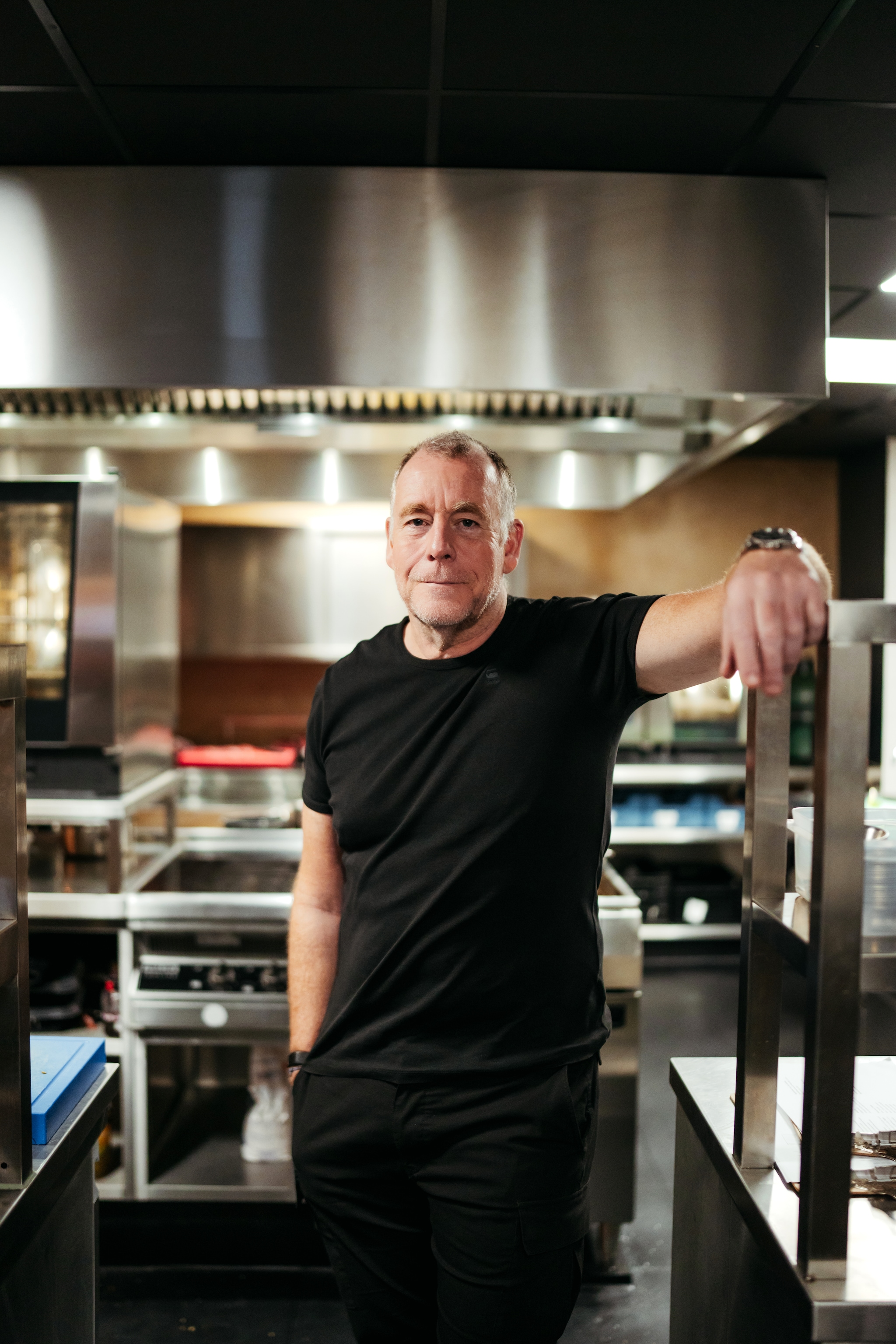 Ron Blaauw in de keuken.  Nina Slagmolen
