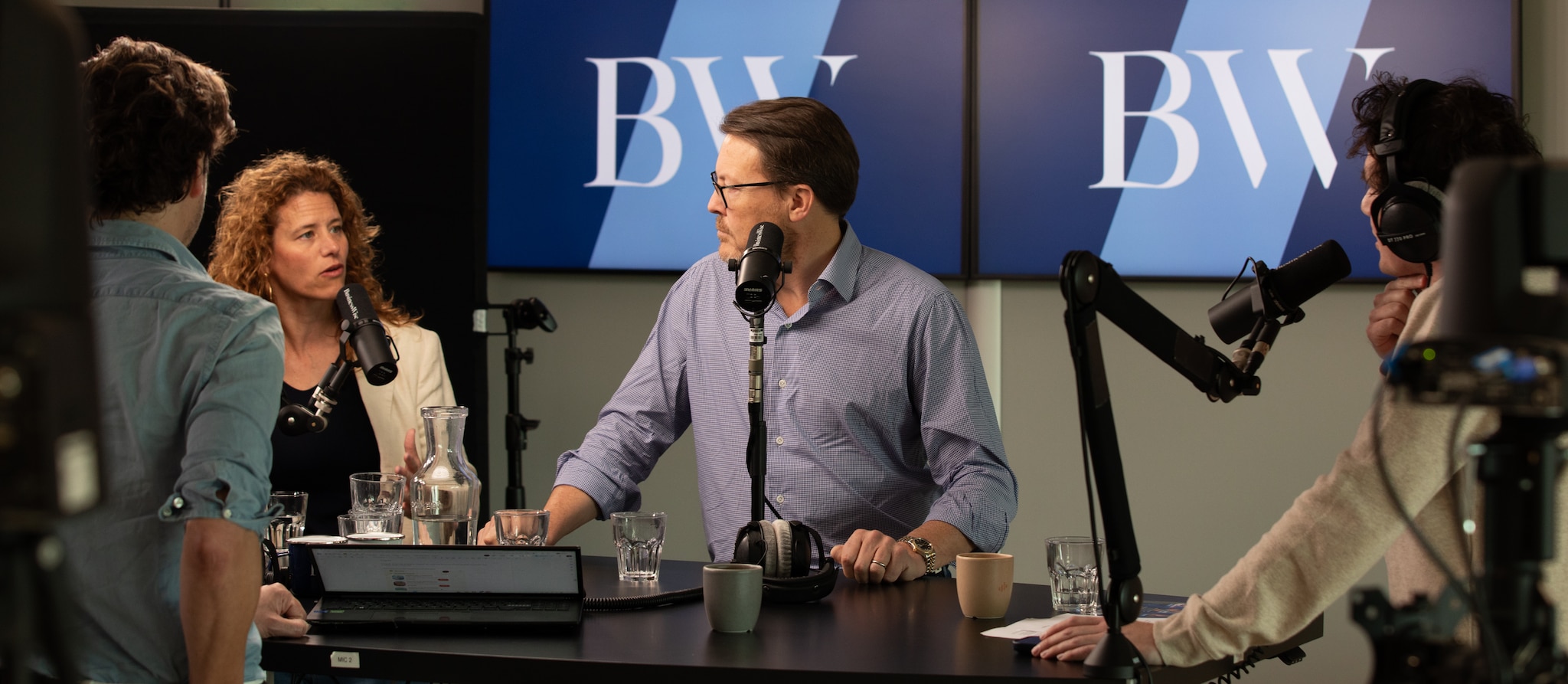 In de studio van BusinessWise.  Redactie BusinessWise