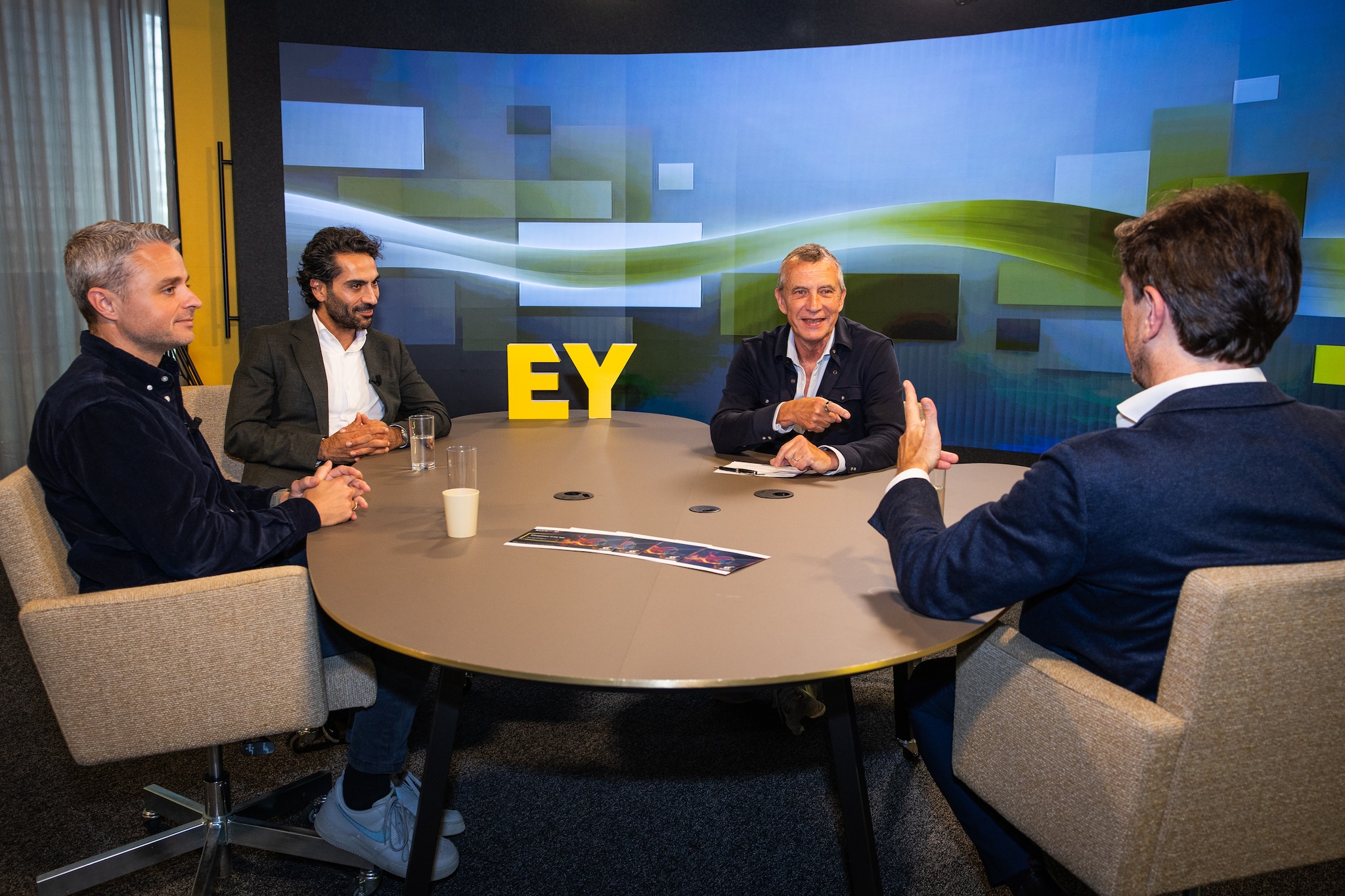 EY Entrepreneur Of The Year 2026: Round Table onder leiding van Thomas Hendriks. Gasten aan tafel: Rien Kamman, Fabrizio Del Maffeo en Hamed Sadeghian.  Foto: Dingena Mol