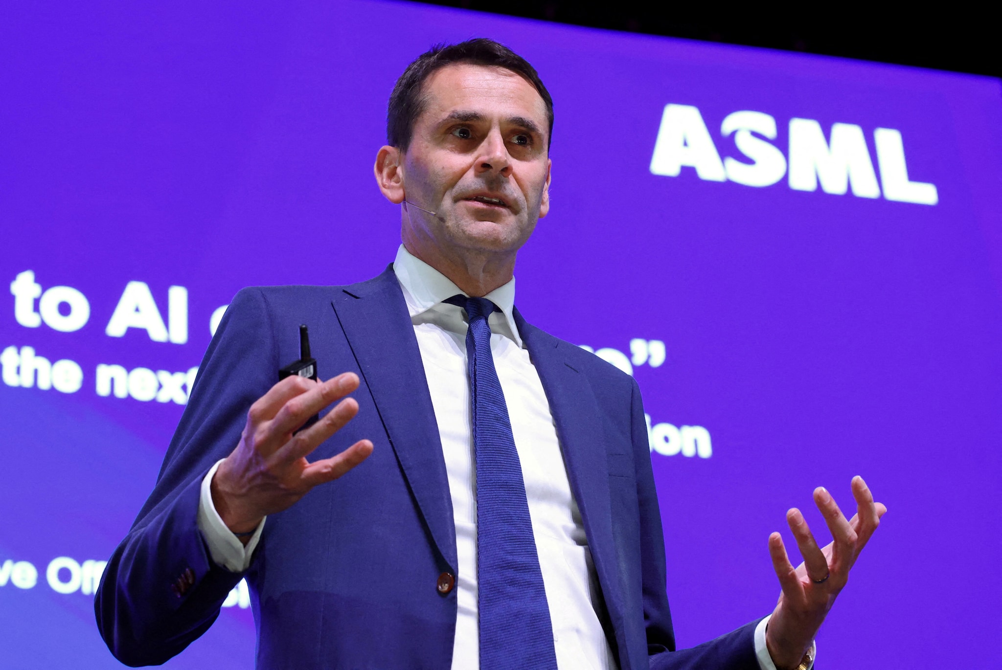 ASML CFEO Christophe Fouquet tijdens een keynote bij het Imec Technology Forum 2026 in Antwerpen.