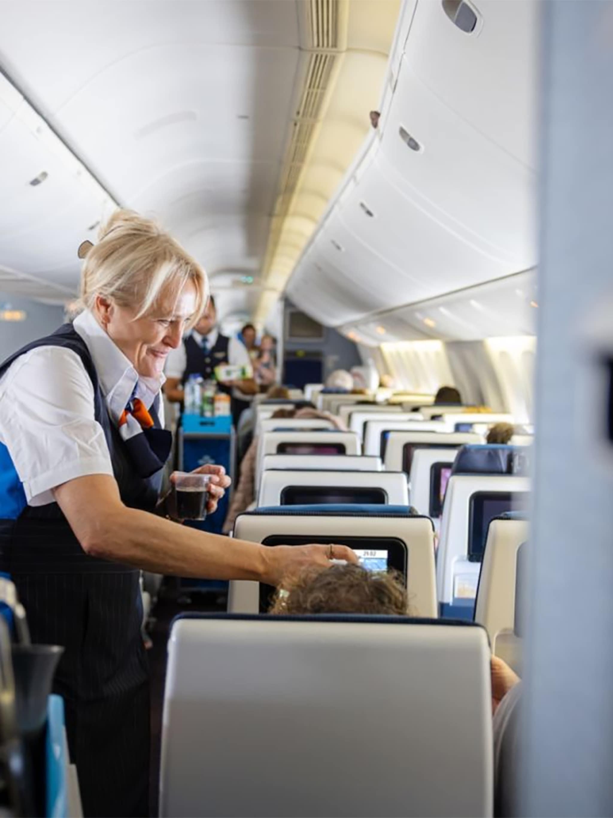klm ceo vliegt als stewardess mee marjan rintel