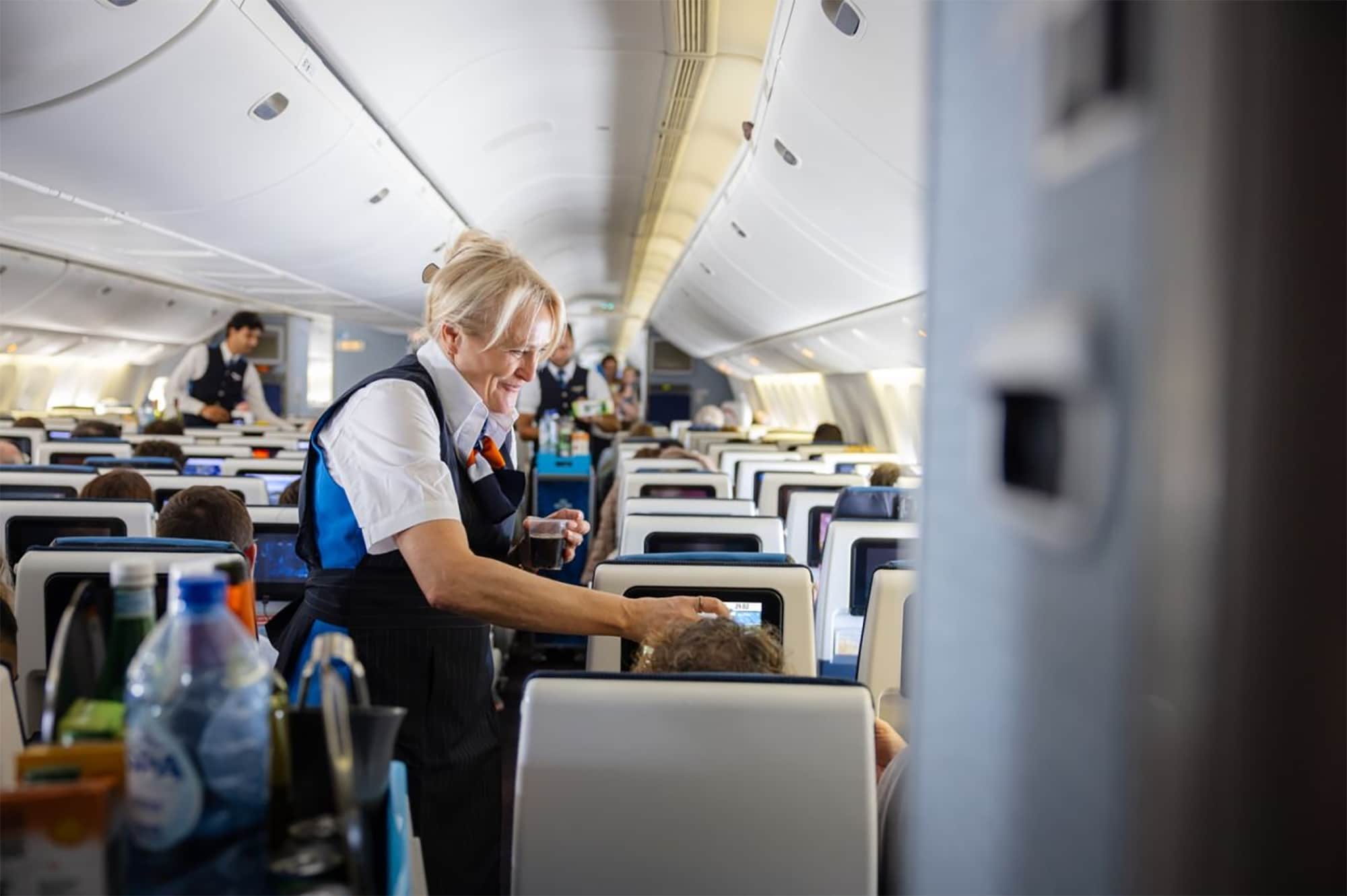KLM-CEO Marjan Rintel vloog mee als stewardess.