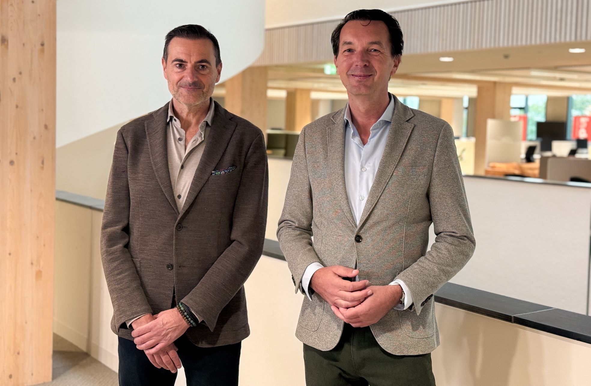 Tamás Fogl (links) met Paul van Riessen, host van At the Top. Foto: BusinessWise