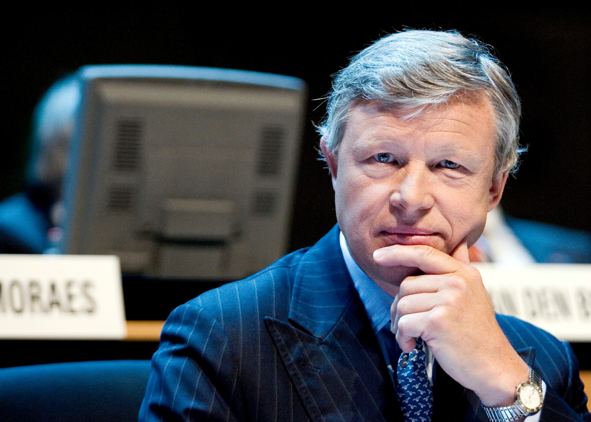 ROTTERDAM - ABN Amro houdt donderdag in Rotterdam een bijzondere aandeelhoudersvergadering inzake het overnamebod van Barclays en het bod van het consortium van Royal Bank of Scotland, Santander en Fortis. Bestuursvoorzitter Rijkman Groenink tijdens de aandeelhoudersvergadering. ANP PHOTO GUIDO BENSCHOP Voormalig ABN Amro-bestuursvoorzitter Rijkman Groenink. In 2007 hij afscheid van ABN AMRO met een vertrekpremie van twee jaarsalarissen ter waarde van 4,3 miljoen euro. Dit was boven op de bijna 26 miljoen euro die hij verdiende met de aan hem eerder toegekende opties en aandelen. Foto: ANP (2007).