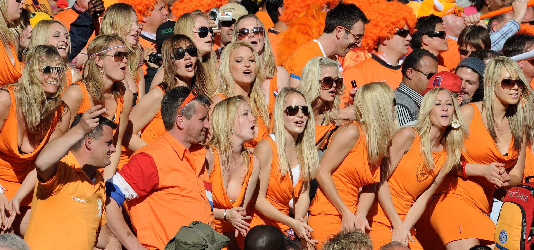 De Bavaria Babes op de tribune tijdens het WK in Zuid-Afrika. ANP