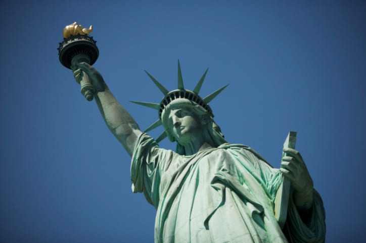Het Vrijheidsbeeld in New York. FOTO THINKSTOCK Het Vrijheidsbeeld in New York, een van de meest populaire attracties in de Verenigde Staten. Foto: Thinkstock.